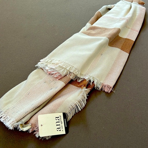 Scarf / wrap - Picture 1 of 2